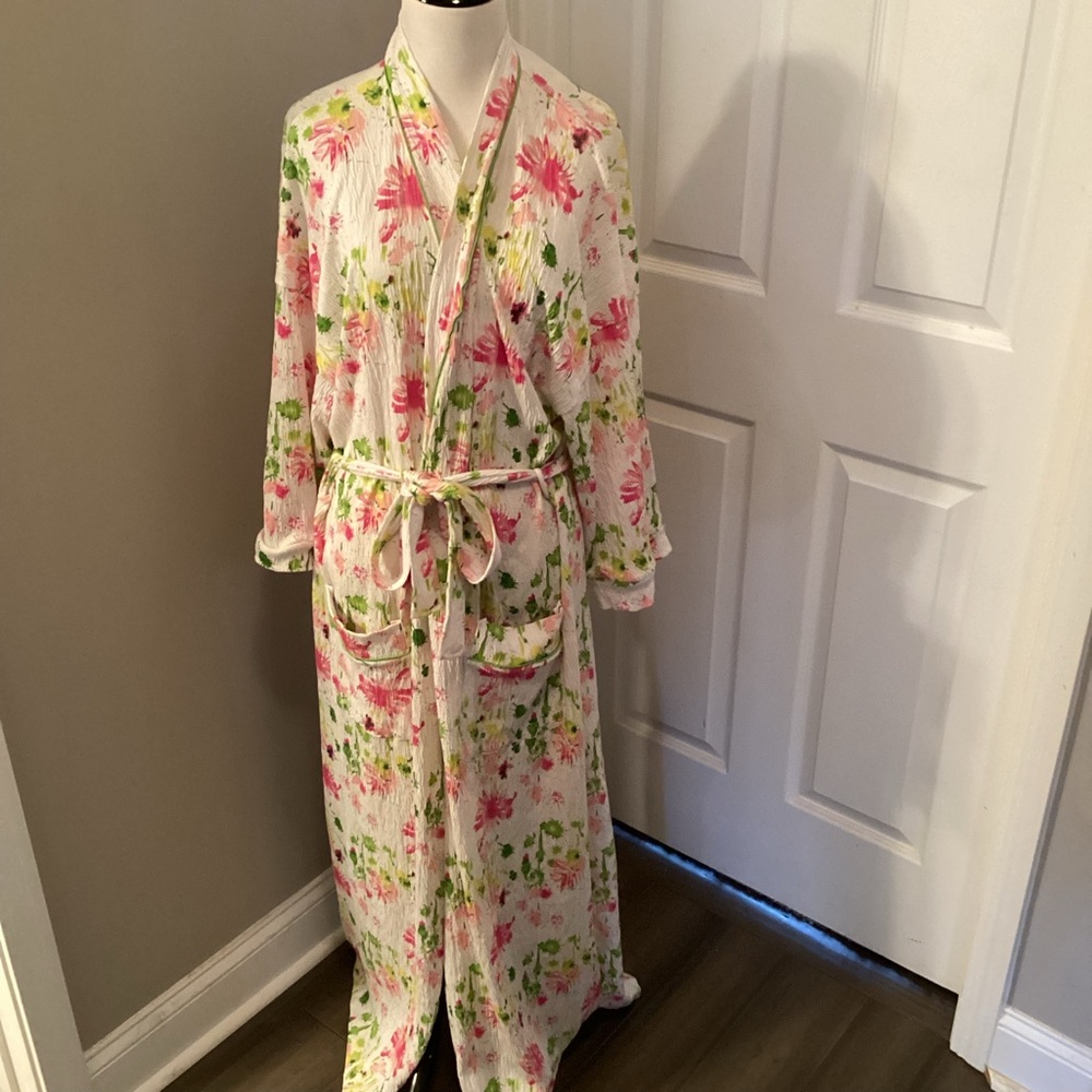 Soft Surroundings One Size Lightweight Floral Paint Splatter Robe